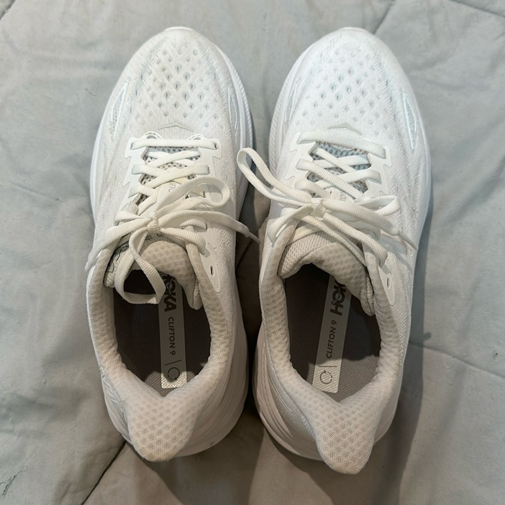 Like New women’s HOKA Clifton 9
